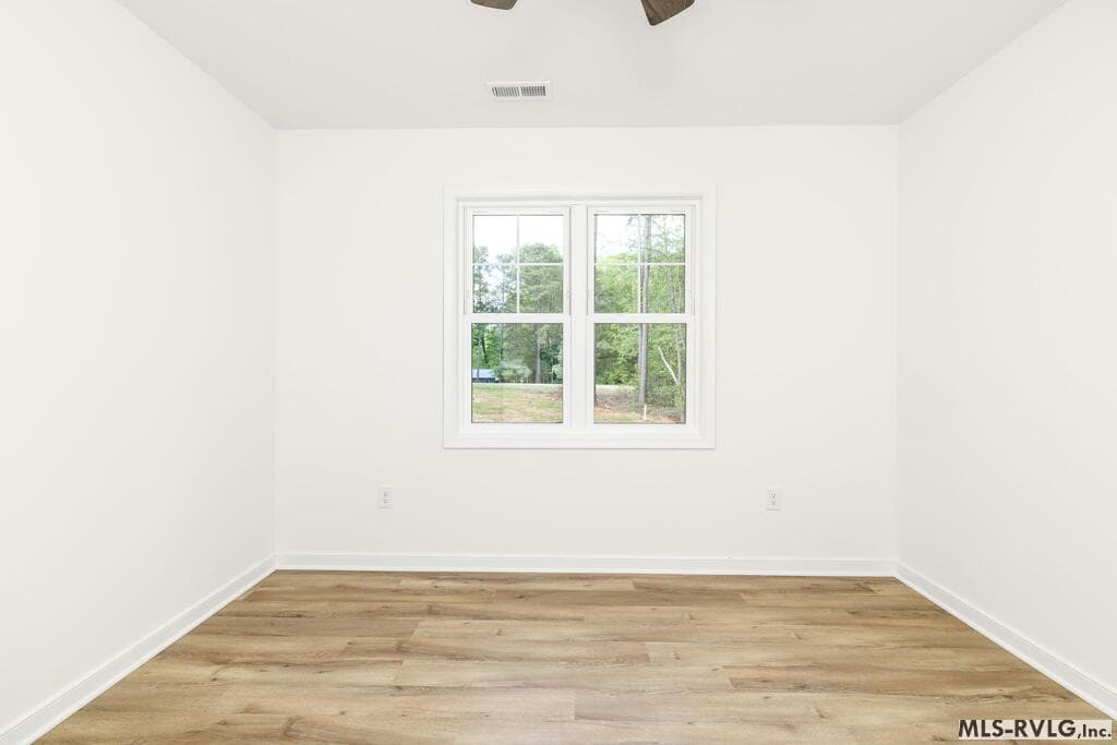 Interior Similar but not exact, Similar interior from recent build and color scheme is almost identical. - 49 Oakwood Ct., Bracey VA 23919, Bracey