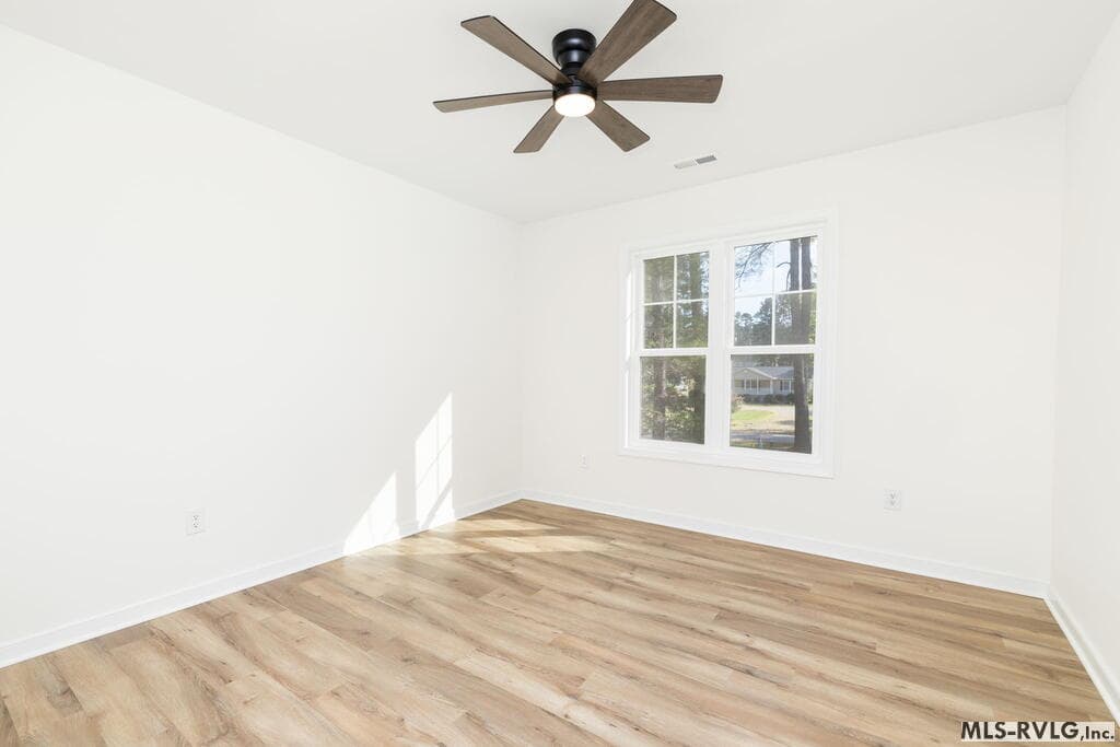 Interior Similar but not exact, Similar interior from recent build and color scheme is almost identical. - 49 Oakwood Ct., Bracey VA 23919, Bracey