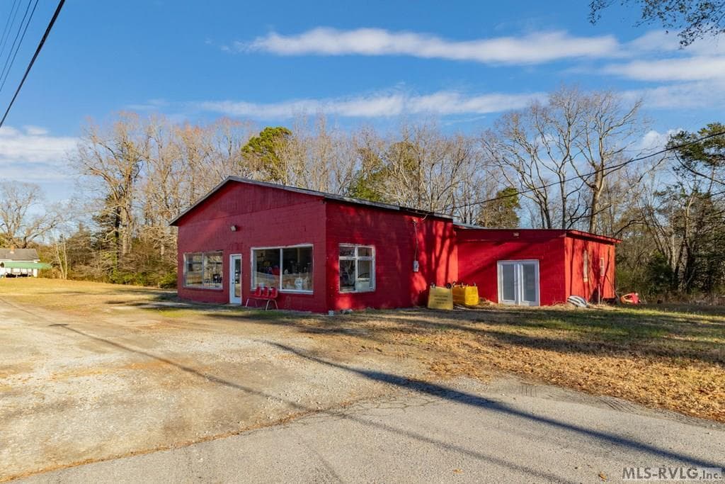 9406 Highway One, South Hill VA 23970