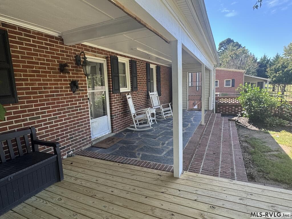 Covered Back Porch! - 2709 Ankum Rd., Gasburg VA 23857, Gasburg