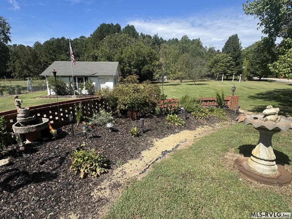 Beautiful Retaining Wall and Flower Beds - 2709 Ankum Rd., Gasburg VA 23857, Gasburg