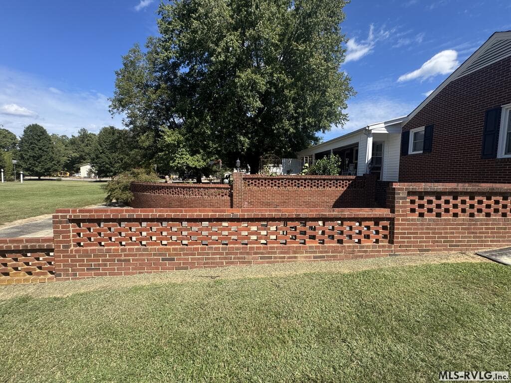 Brick Retaining Wall - 2709 Ankum Rd., Gasburg VA 23857, Gasburg