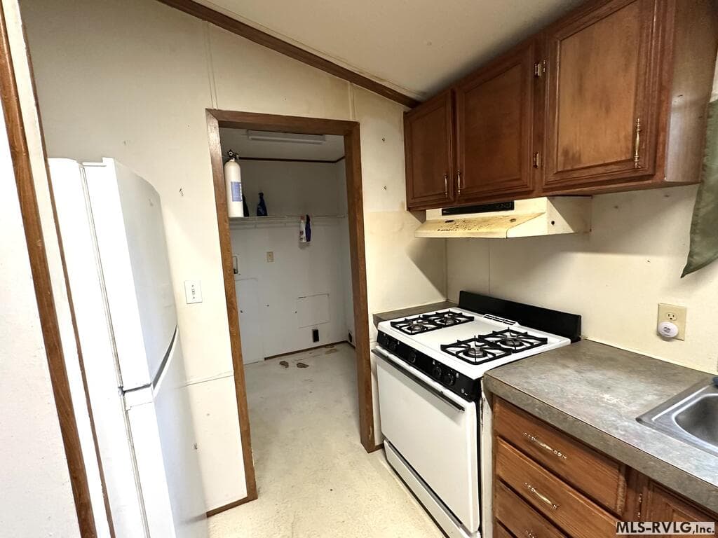 Residential/Vacation at 307 Corner High Rd, Eure NC 27935, photo 16 of 42