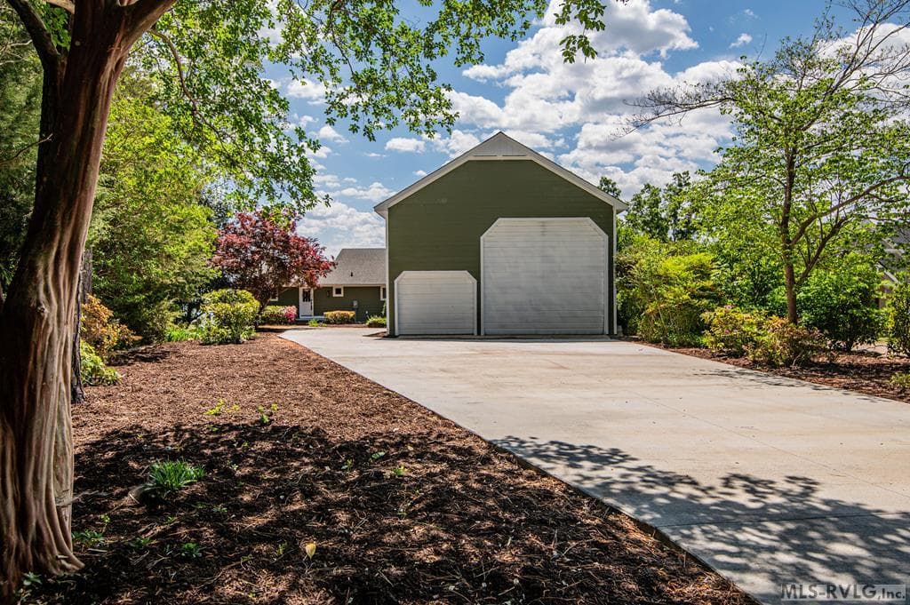 Residential/Vacation at 986 Pine Tree Drive, Henrico NC 27842, Henrico, photo 9 of 45