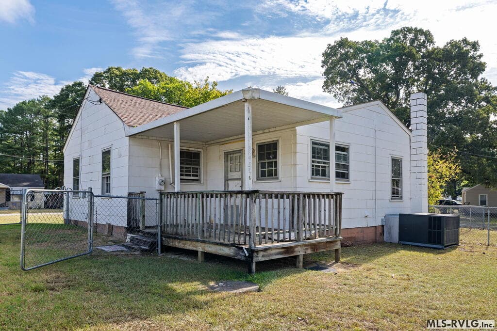 Residential/Vacation at 1305 Hurley Street, Roanoke Rapids NC 27870, Roanoke Rapids, photo 13 of 31