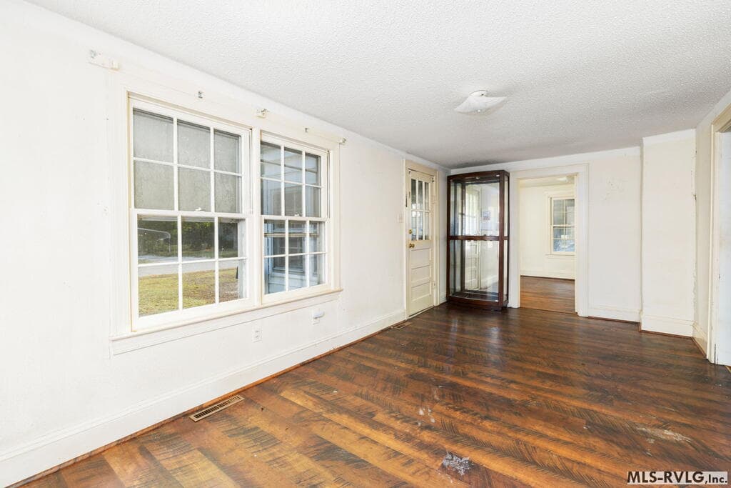 Residential/Vacation at 1305 Hurley Street, Roanoke Rapids NC 27870, Roanoke Rapids, photo 15 of 31