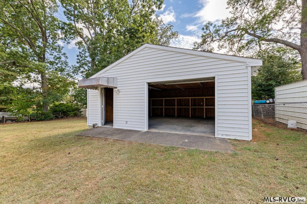 Residential/Vacation at 1305 Hurley Street, Roanoke Rapids NC 27870, Roanoke Rapids, photo 3 of 31