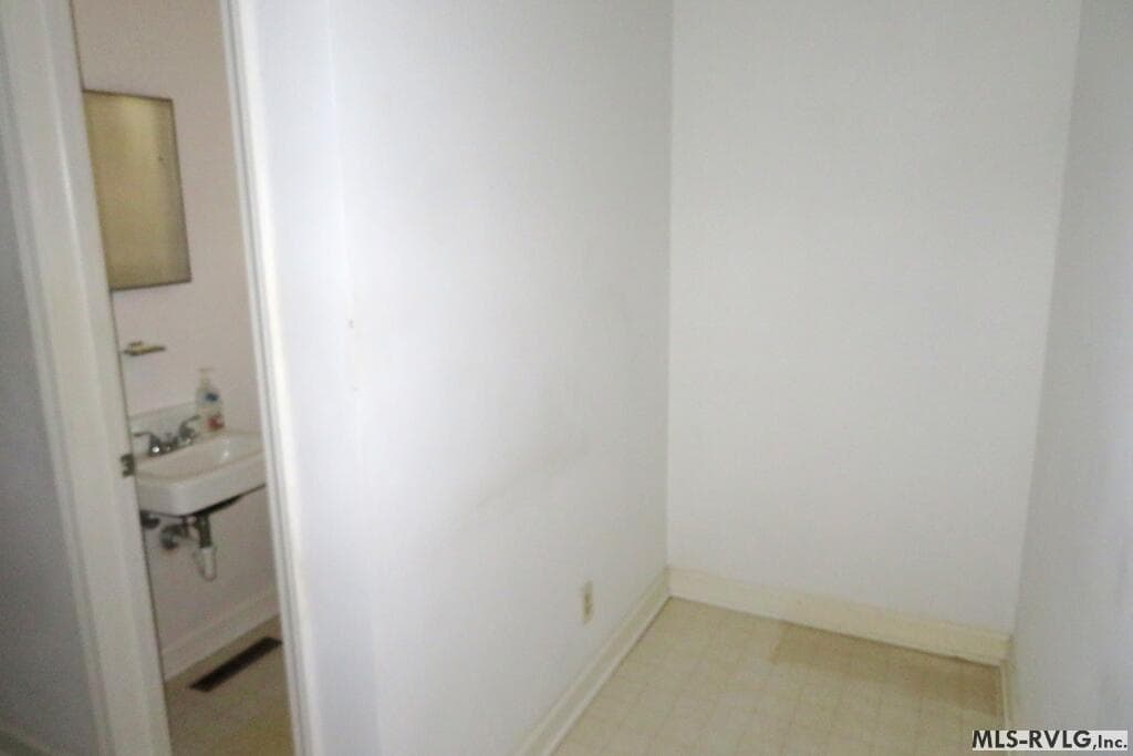Residential/Vacation at 105 Woodland Road, Roanoke Rapids NC 27870, Roanoke Rapids, photo 34 of 52
